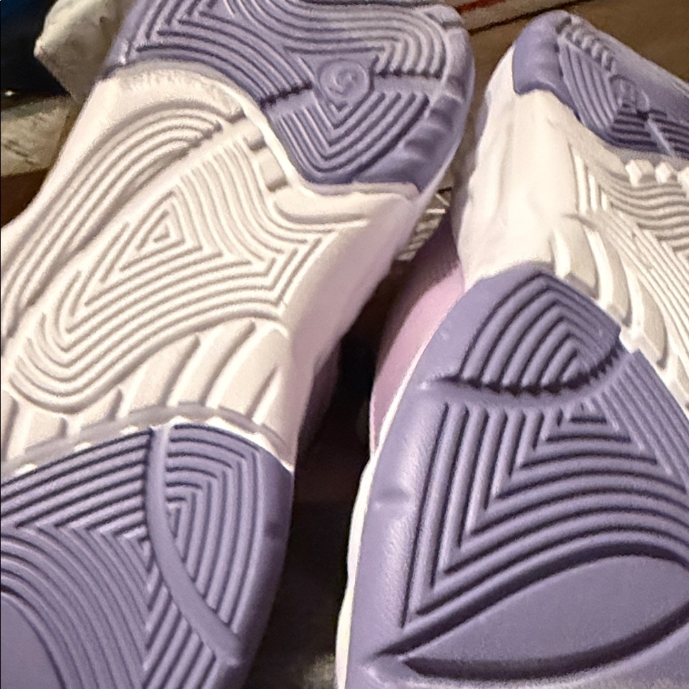 2/$20’All in motion girls Athletic Shoes girls size 5 NWT - Picture 4 of 4